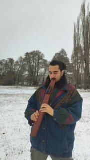 Happy holidays and best of wishes for the new year fUCU fAMILY 💜
Thank you for the support throughout this year🌀
In this video I’m playing my first ever made flute, I thought it would be a good moment to play this instrument again. It brought me back to my first moments as a flute maker and it was beautiful 🌿

#fluteplaying#soundhealing#snow#holidayseason#thankyou