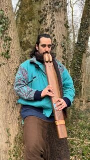 A small improv somewhere in a Belgian forest 🌲
I built this flute a while back out of walnut and spalted beech with padouk and turquoise inlays. A flute in the key of A3 natural minor/arolian 🌀
Sit back and relax 🌱

#soundhealing#flutemusic#forest#droneflute#meditation