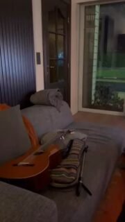 Beautiful session with @isa.vds and @khahro_luna 🌀
Vocals, shruti and drone flute in G minor to honour the full moon 🌕 

Join us on the 18 January for a cacao ritual with the new moon & day energy of 9 Ajmac ✨ A perfect moment for re-connection✨ More info @khahro_luna 

#soundhealing#improv#droneflute#fullmoon